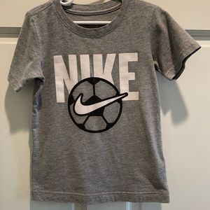 Nike soccer tee size 6